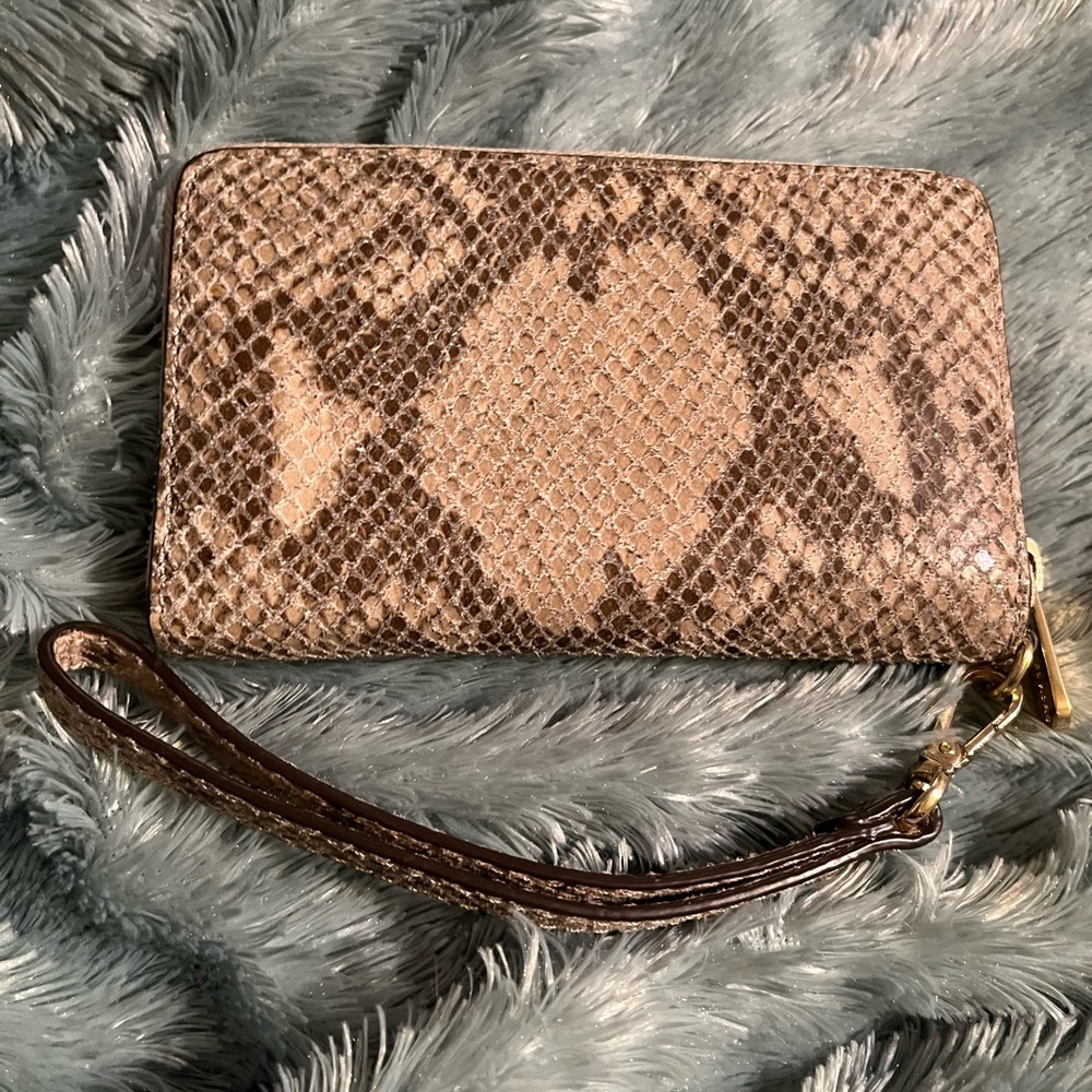 Micheal Kors, Beautiful snake skin look, wallet/ wristlet - Picture 2 of 9